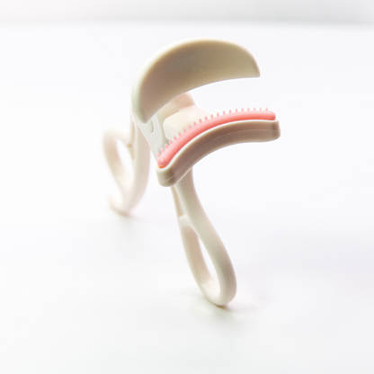 👁️ 50% OFF! ✨ Wide-Angle Eyelash Curler with Comb – Instant Lash Lift, Built-In Separator Comb & Gentle Cushion Pad – Ergonomic Handle for Precise, Clump-Free Curling in Seconds 💫