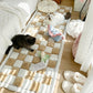 Couverture de tapis de sol pour animaux de compagnie de couleur crème et à carreaux